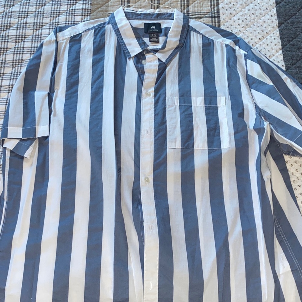 H & M Men's Blue and White Striped Button Down Shirt